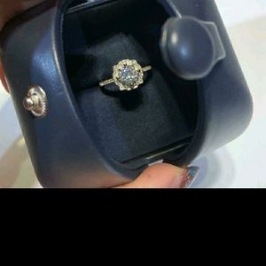 Women diamond ring